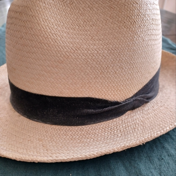 Trilby Style Hat Straw Fedora with Black Band Vacay Trends - Picture 5 of 10